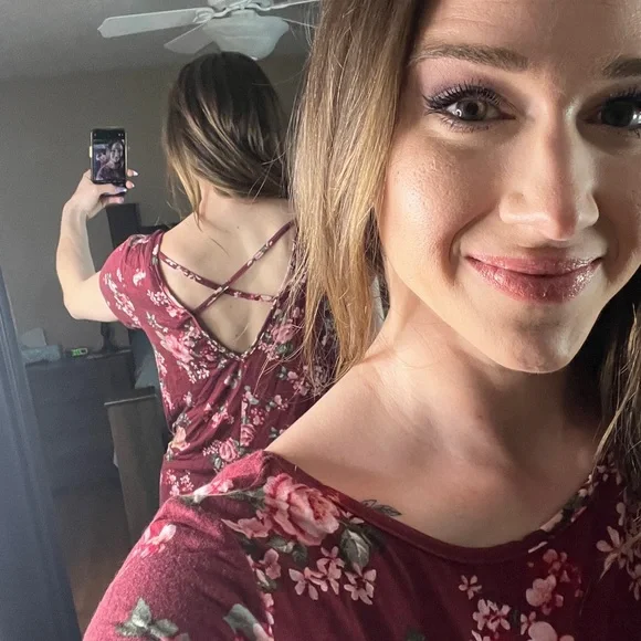 Kiki Larue floral dress with cross design on back size small - Picture 2 of 3